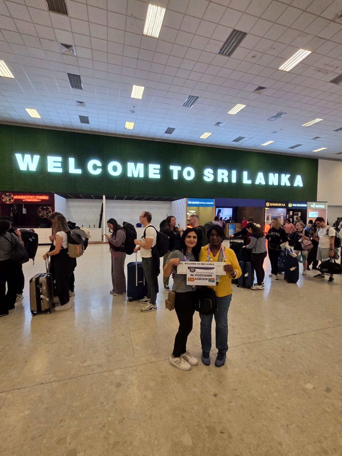 Family arriving under the Welcome to Sri Lanka sign