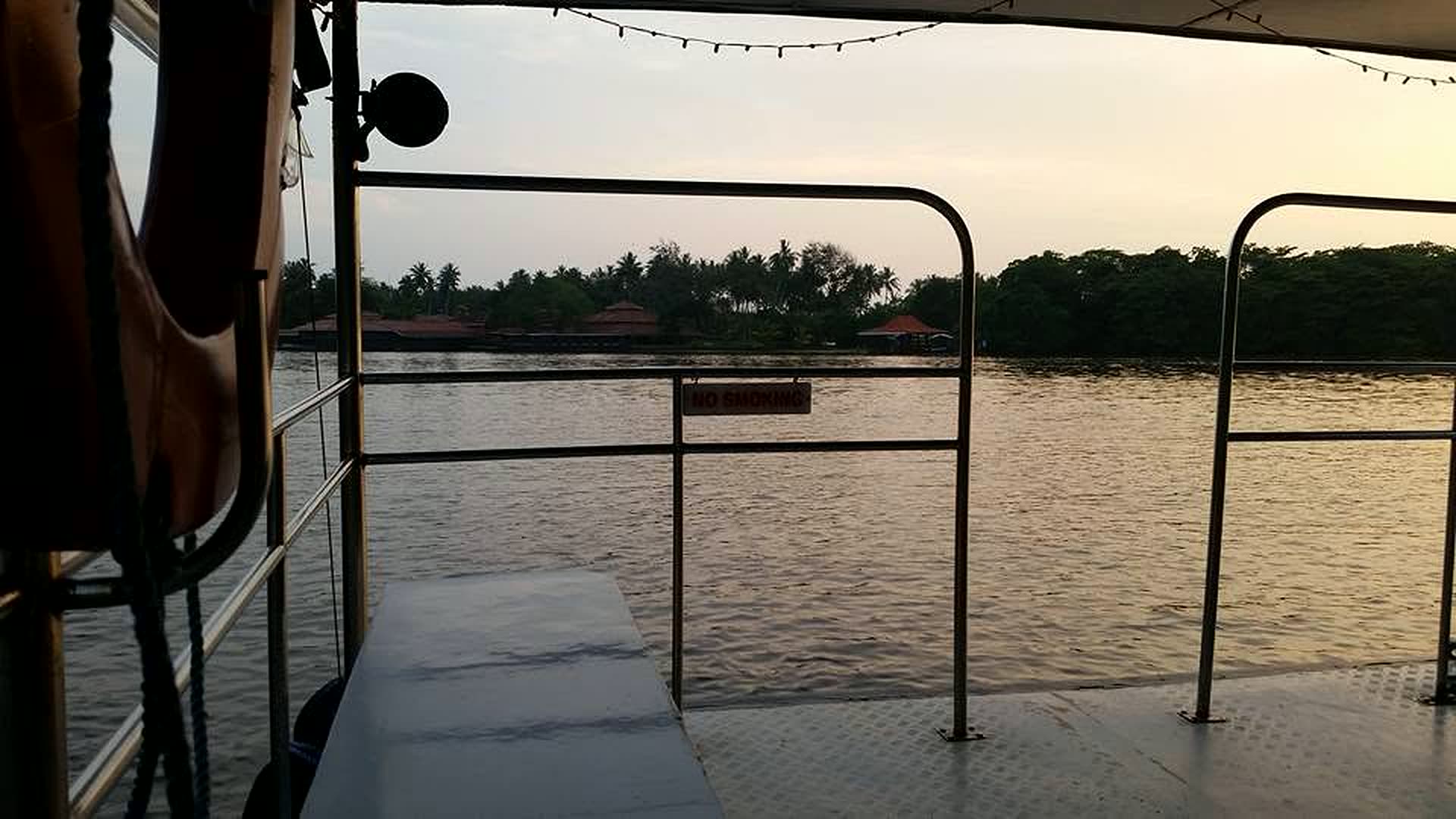 River safari boat